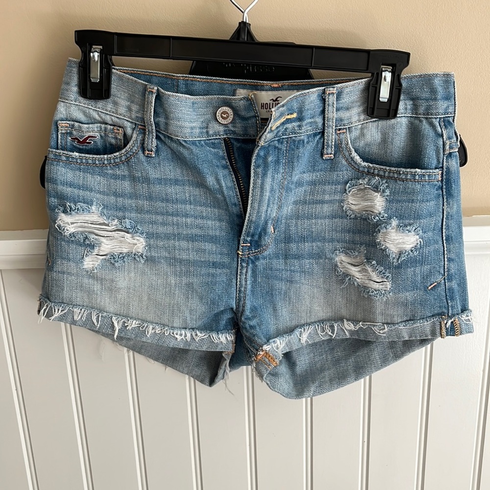 Hollister low rise size 25 Jean shorts